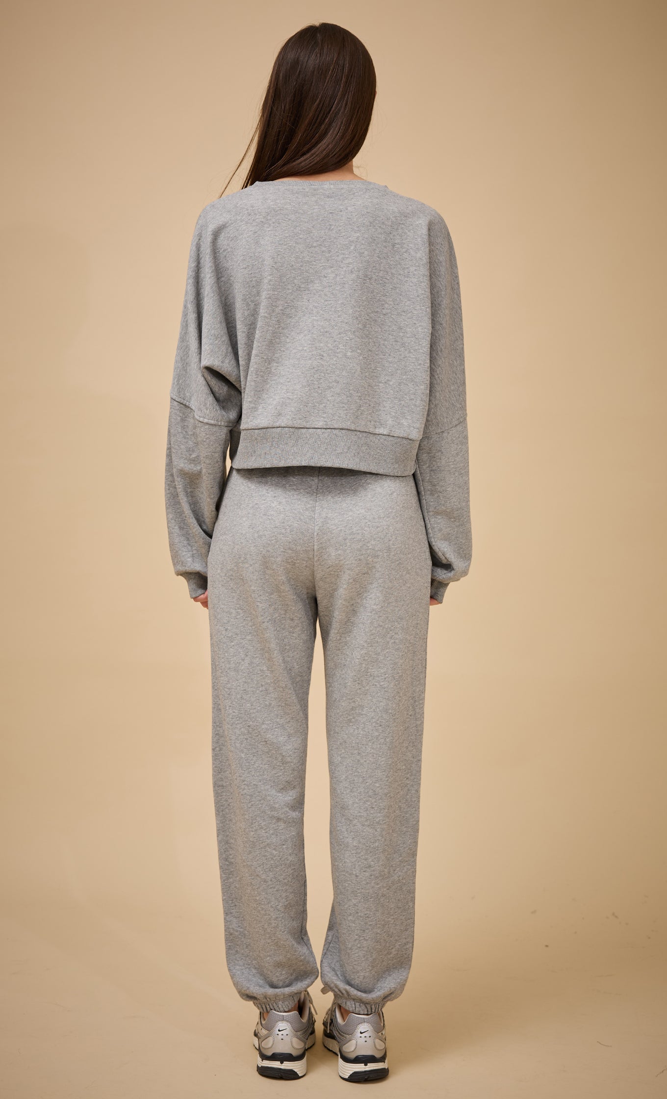 חליפת סאנסט אפורה