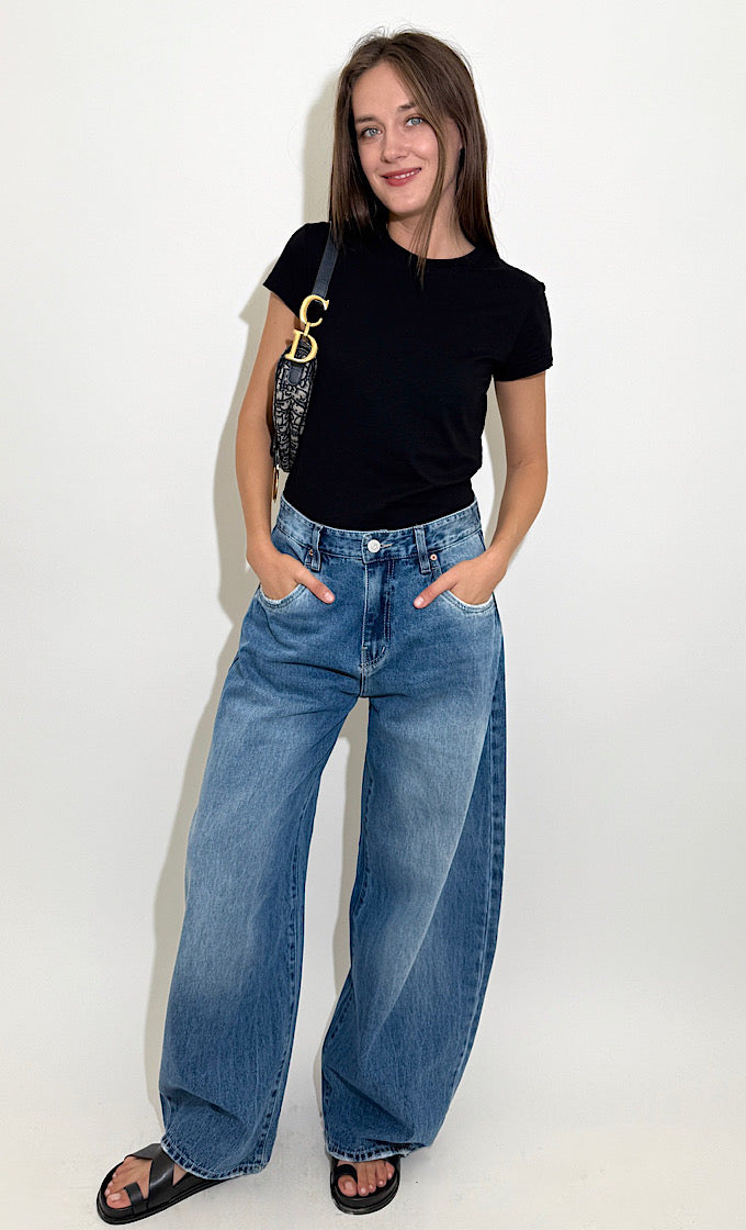 AMBER BLACK ROUND NECK T-SHIRT