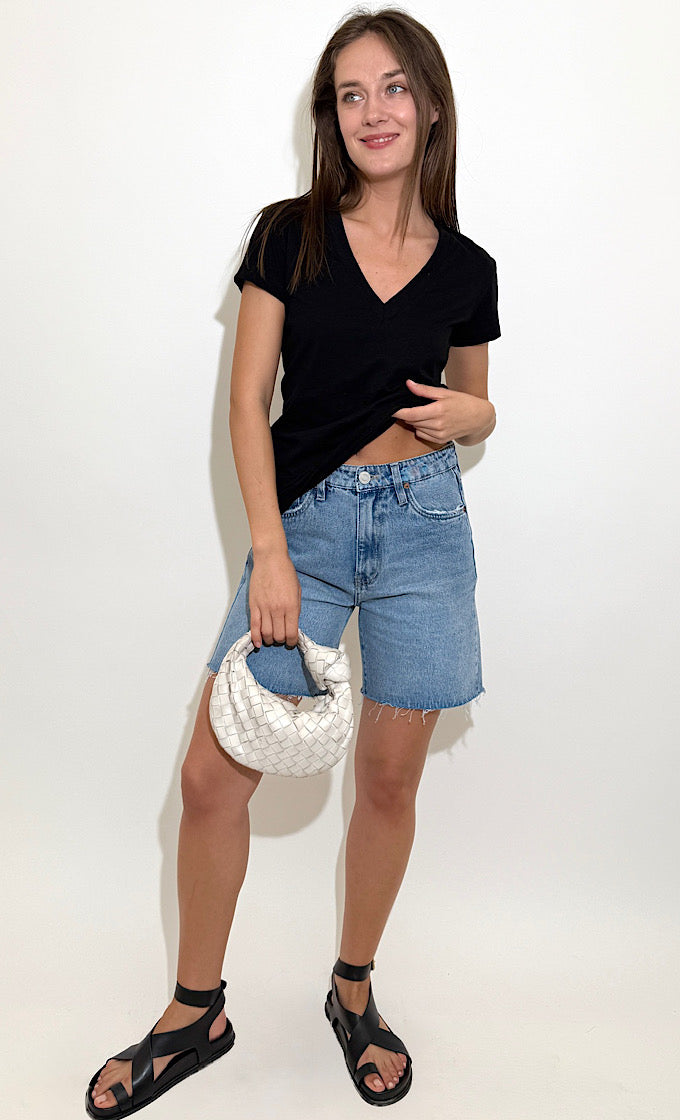 AMBER BLACK V-NECK T-SHIRT