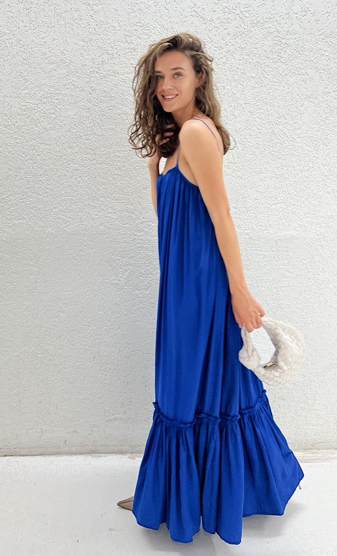 שמלת סקרלט כחולה