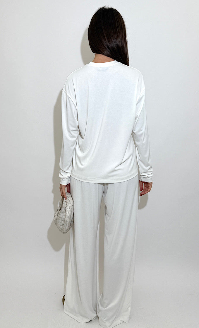 חליפת נונה לבנה