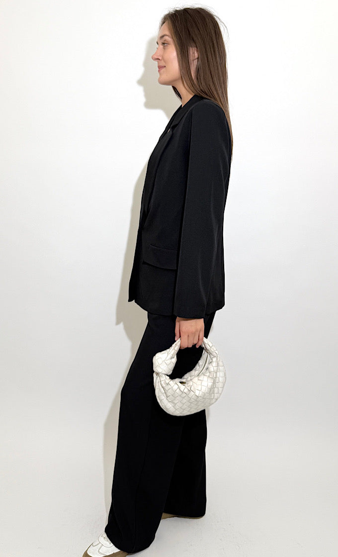 חליפת ברייס שחורה