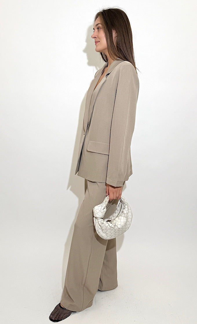 חליפת ברייס אוף וויט