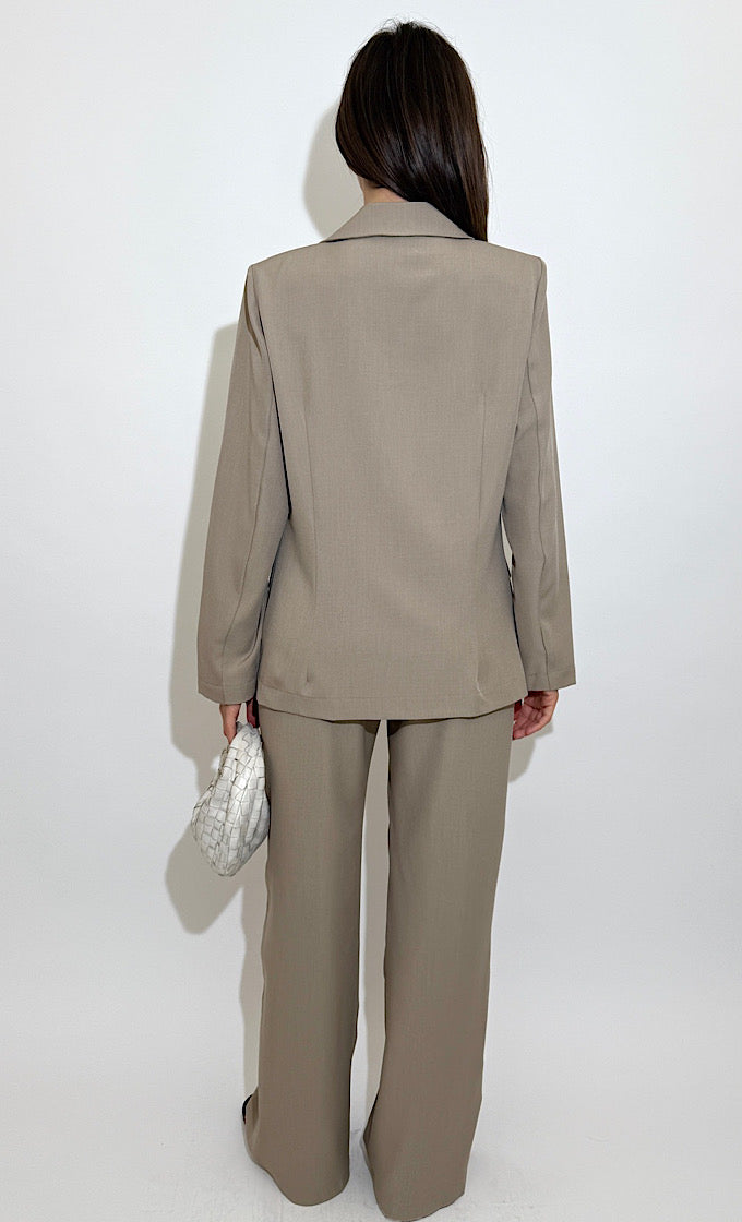 חליפת ברייס אוף וויט