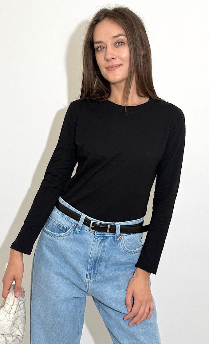 חולצת קורי מפתח עגול שחורה