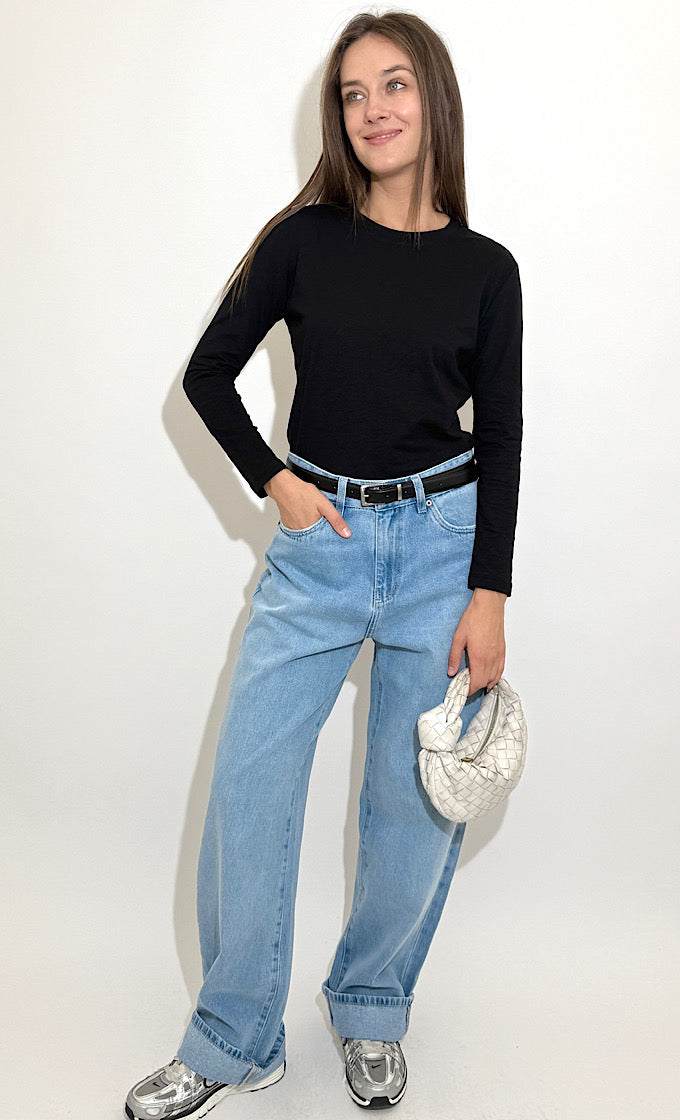 חולצת קורי מפתח עגול שחורה