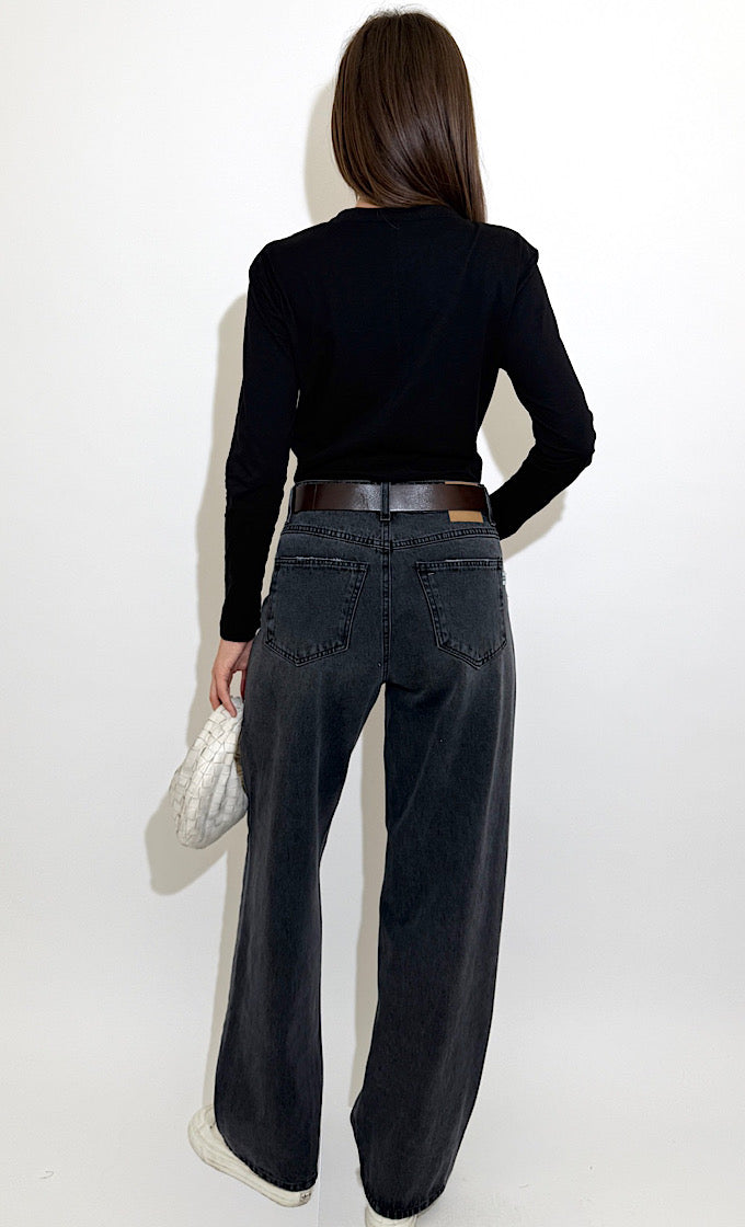 חולצת קורי מפתח וי שחורה