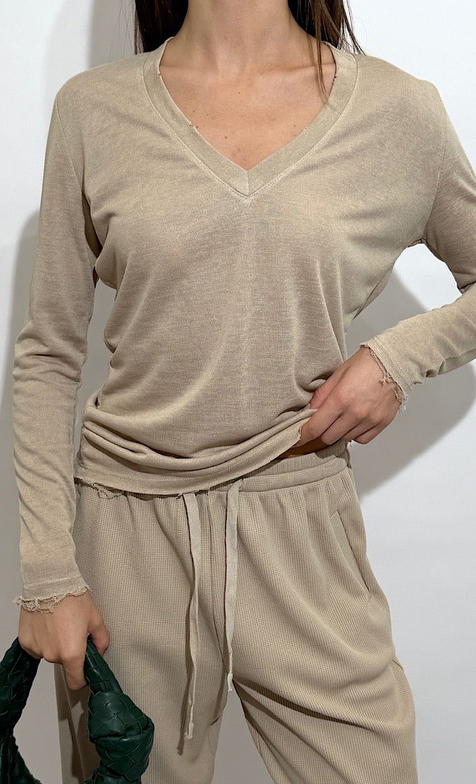 DONNA OFF WHITE V NECK SHIRT