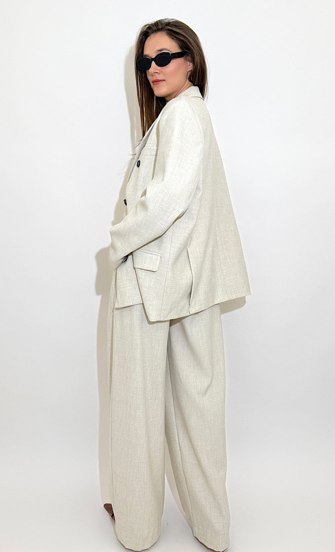 חליפת מלינה אוף וויט