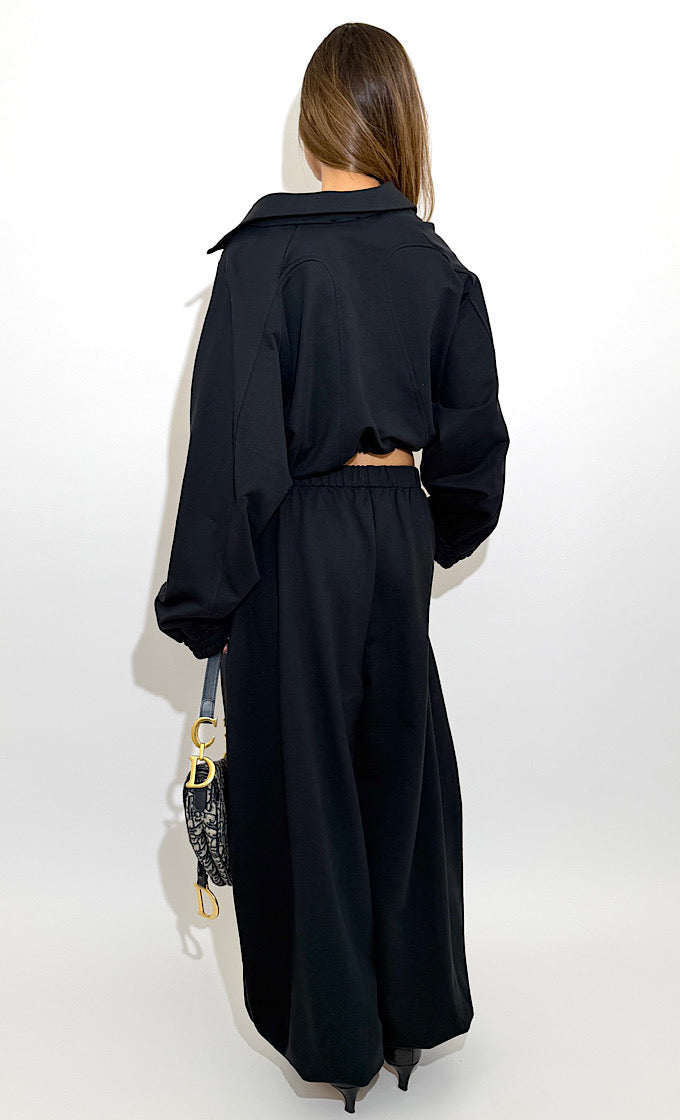 חליפת נורה שחורה