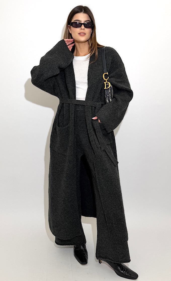 חליפת שיה אפור כהה