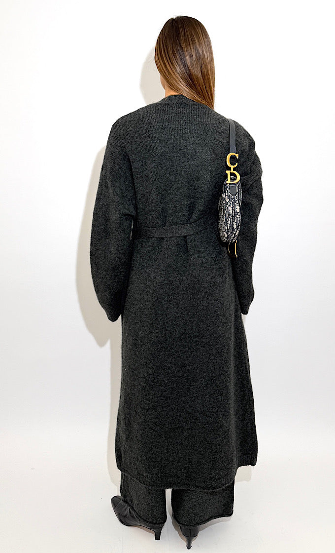 חליפת שיה אפור כהה