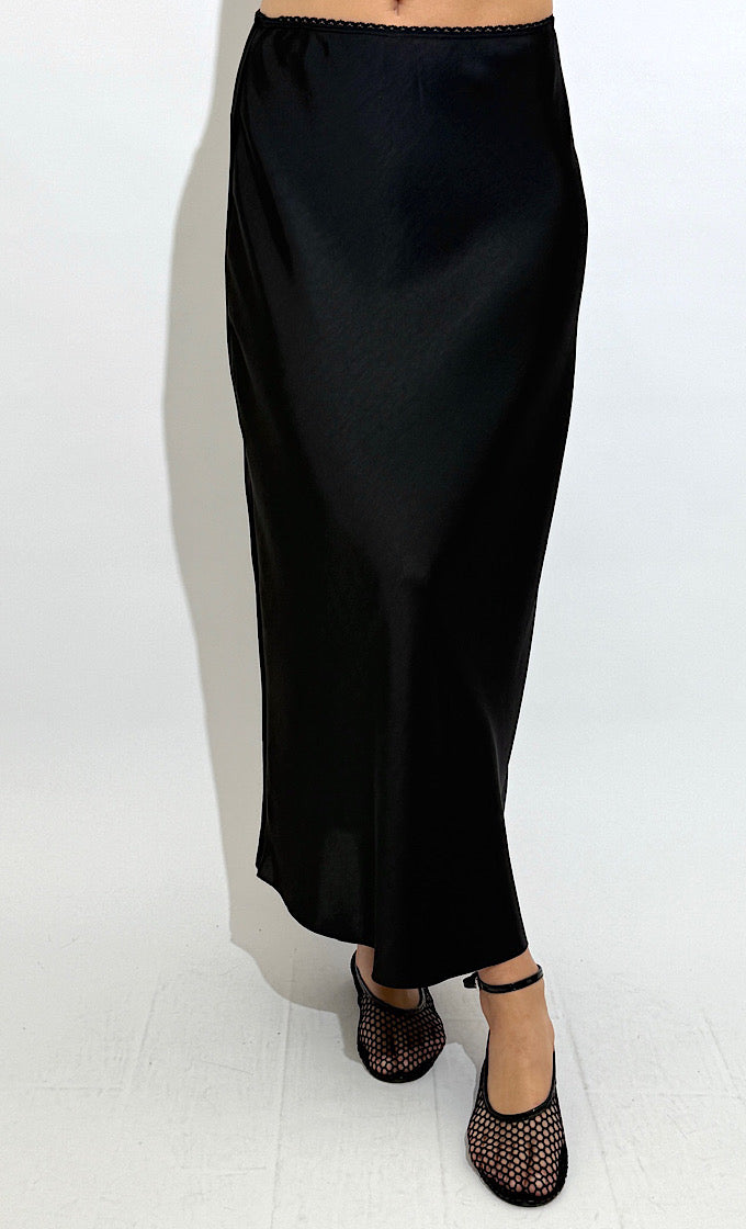 חצאית ורוניקה שחורה