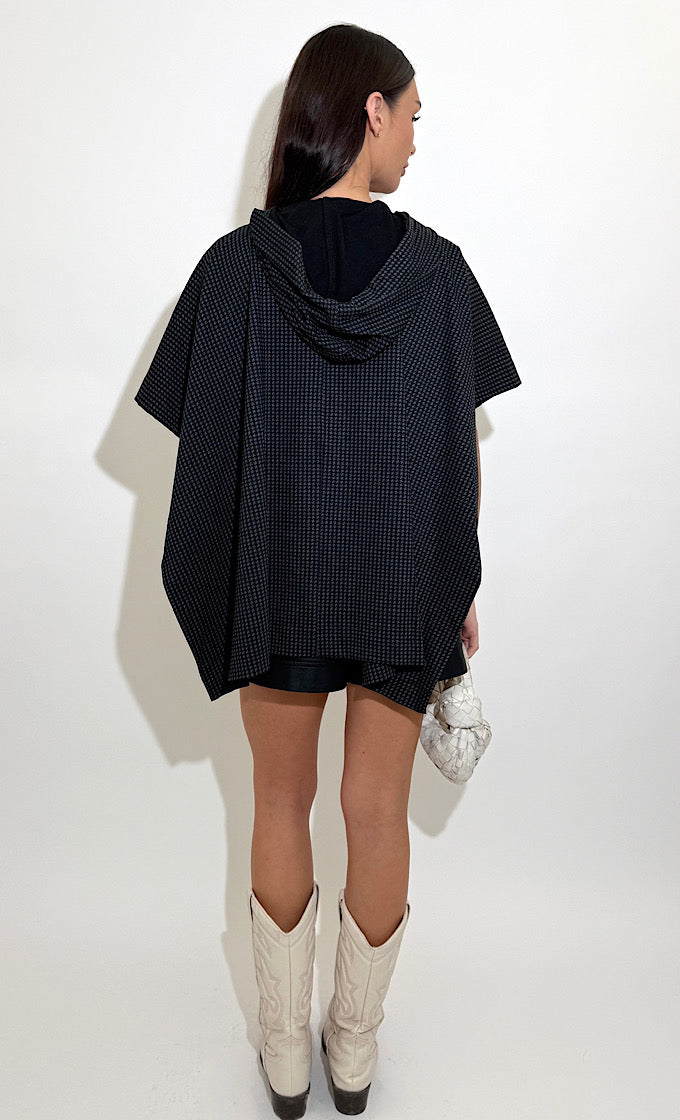 שכמיית משבצות קלסי שחורה