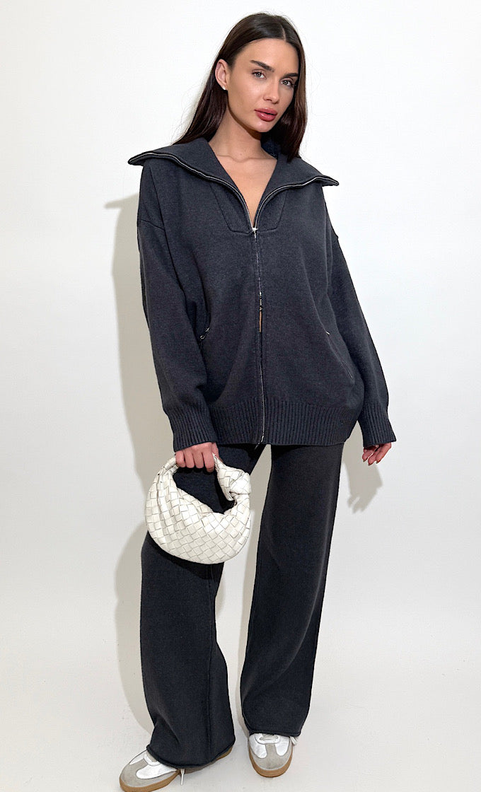 Helena Dark gray suit