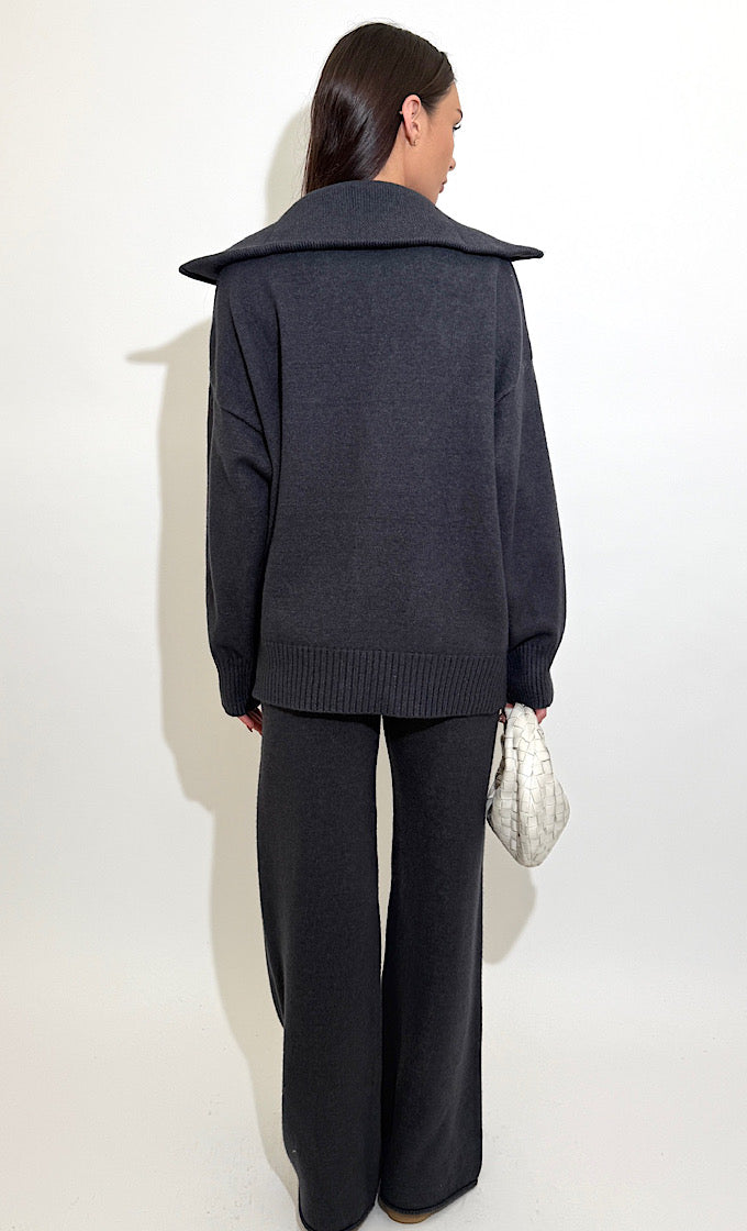 Helena Dark gray suit