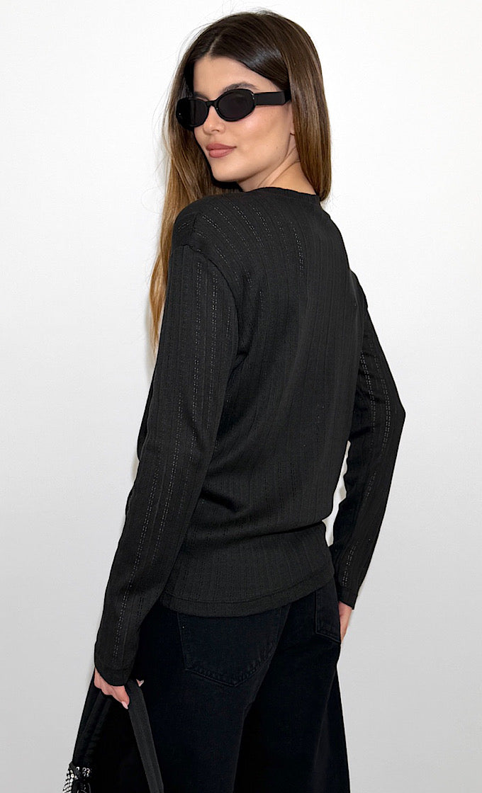 חולצת אודל מפתח וי שחורה