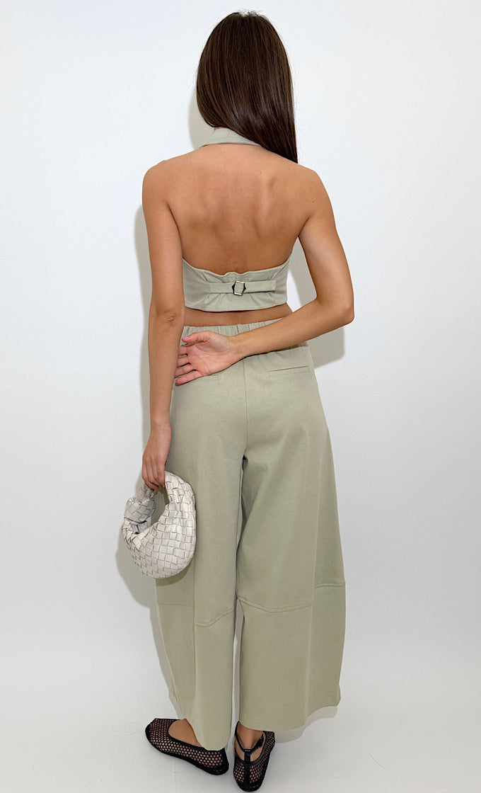 חליפת לארה אבן