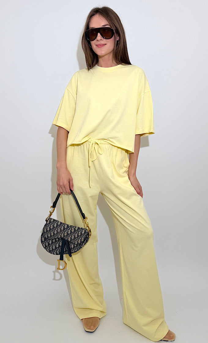 חליפת תומאס צהובה