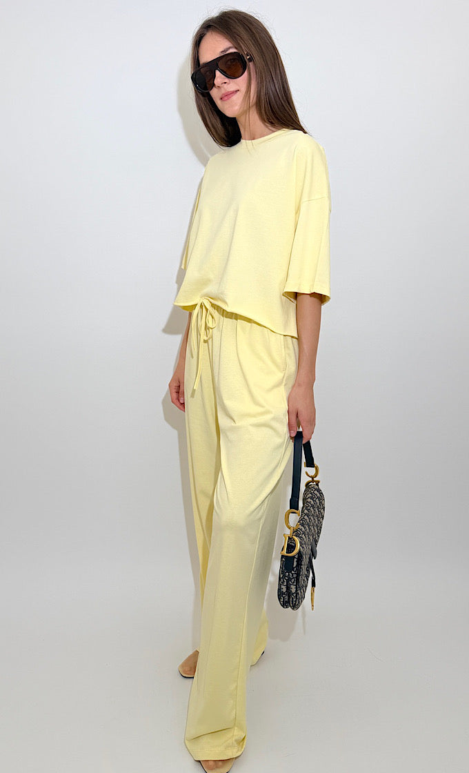 חליפת תומאס צהובה