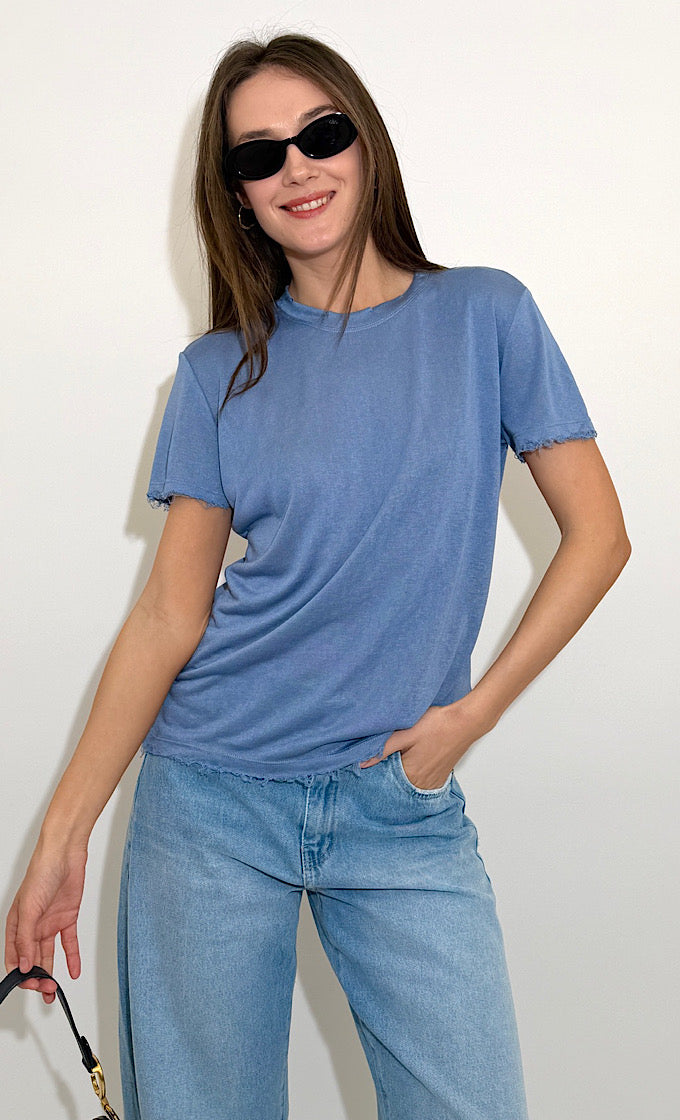 חולצת בלייק מפתח עגול כחולה