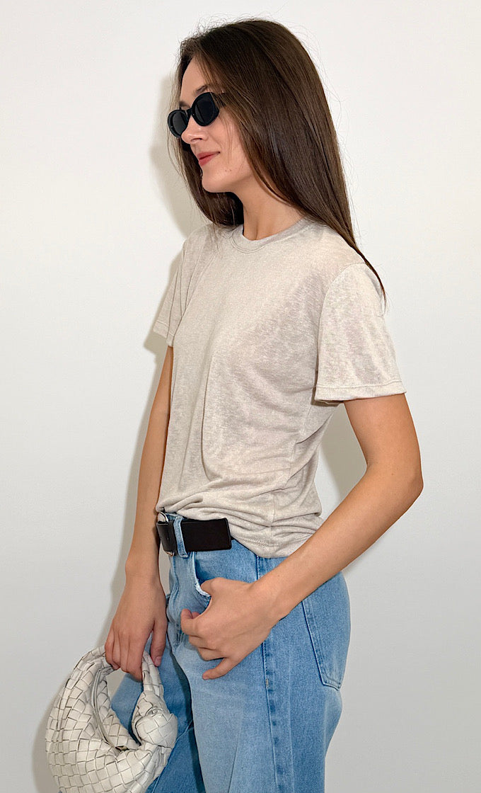 חולצת קולין מפתח עגול אוף וויט