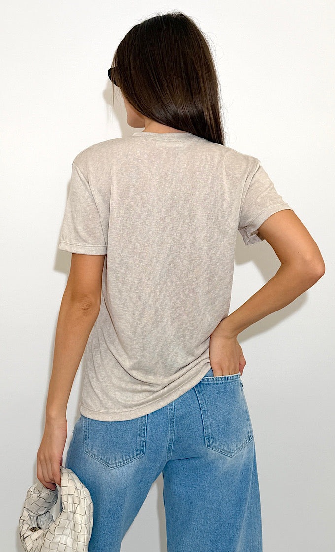 חולצת קולין מפתח עגול אוף וויט