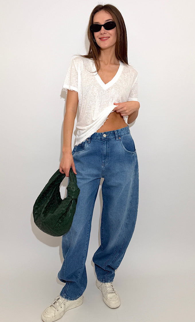 חולצת בלייק מפתח וי לבנה