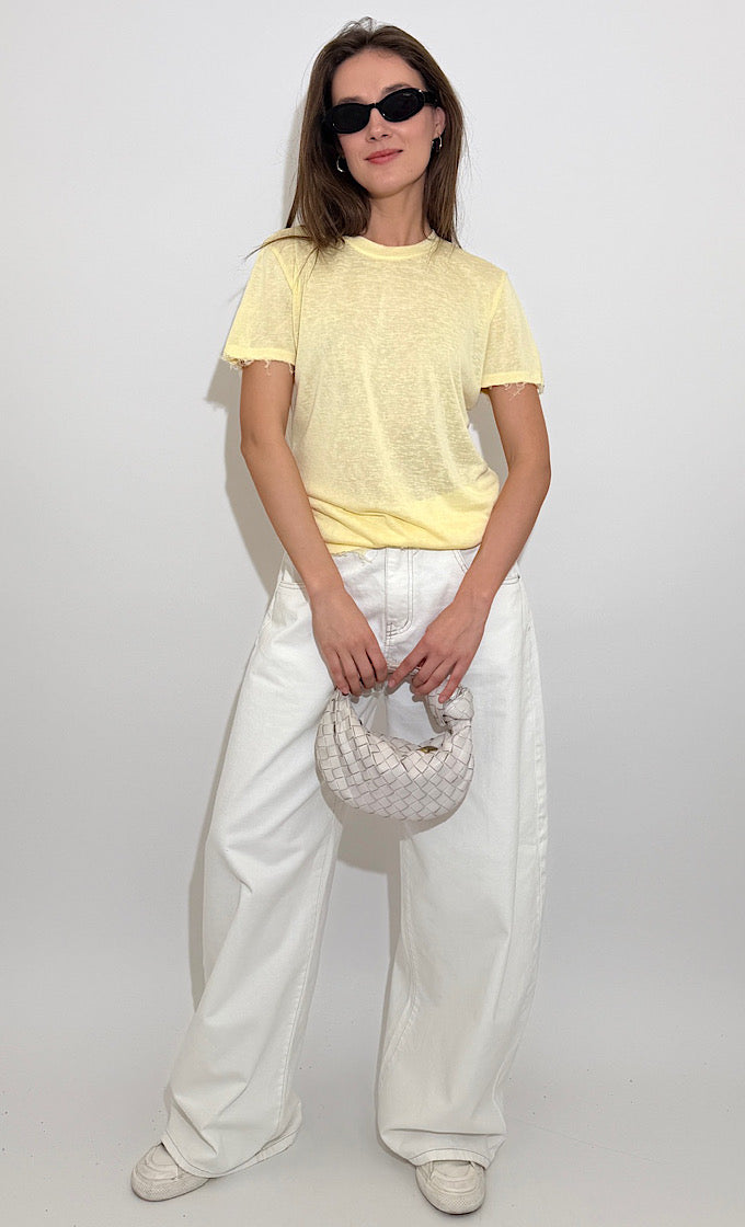 חולצת בלייק מפתח עגול צהובה