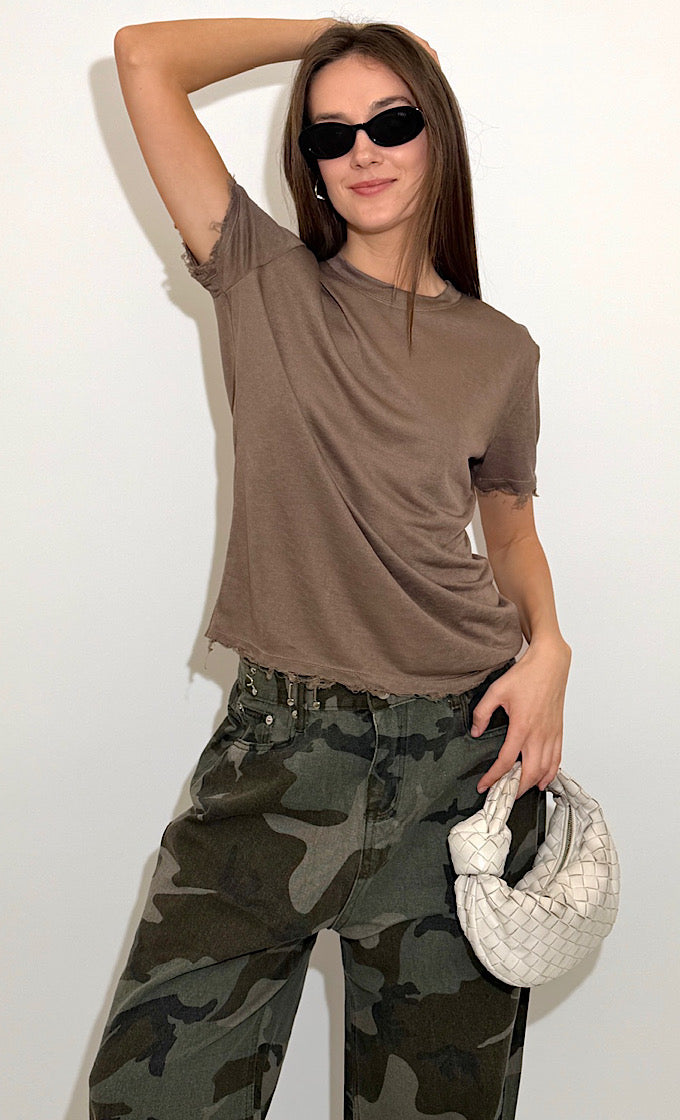 חולצת בלייק מפתח עגול חומה