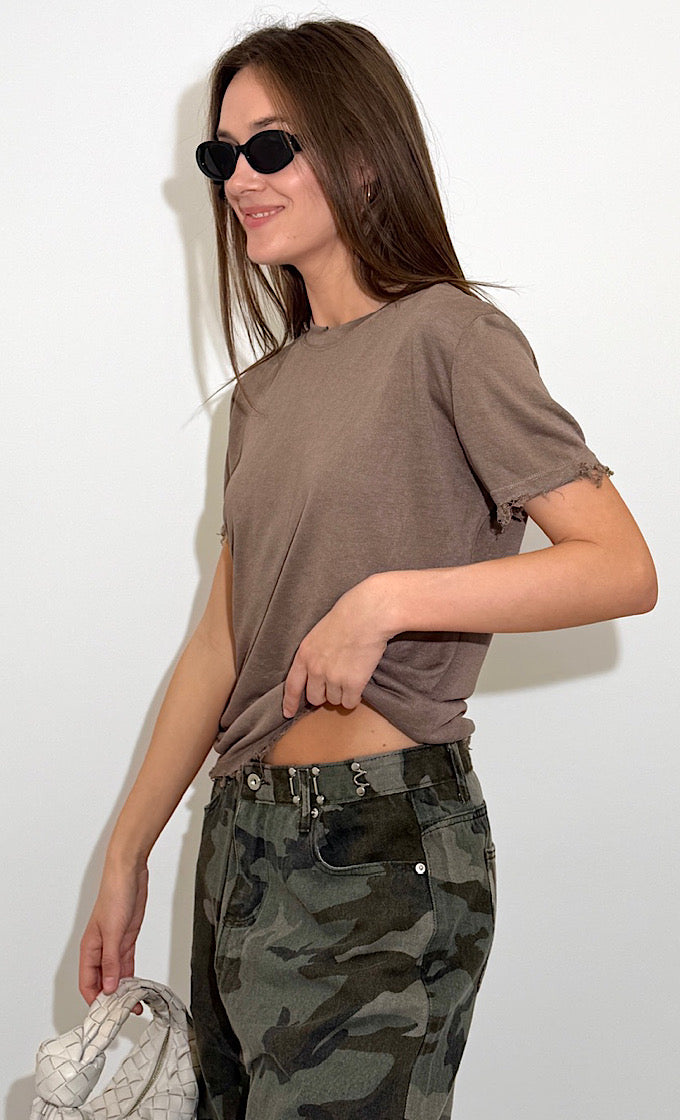 חולצת בלייק מפתח עגול חומה