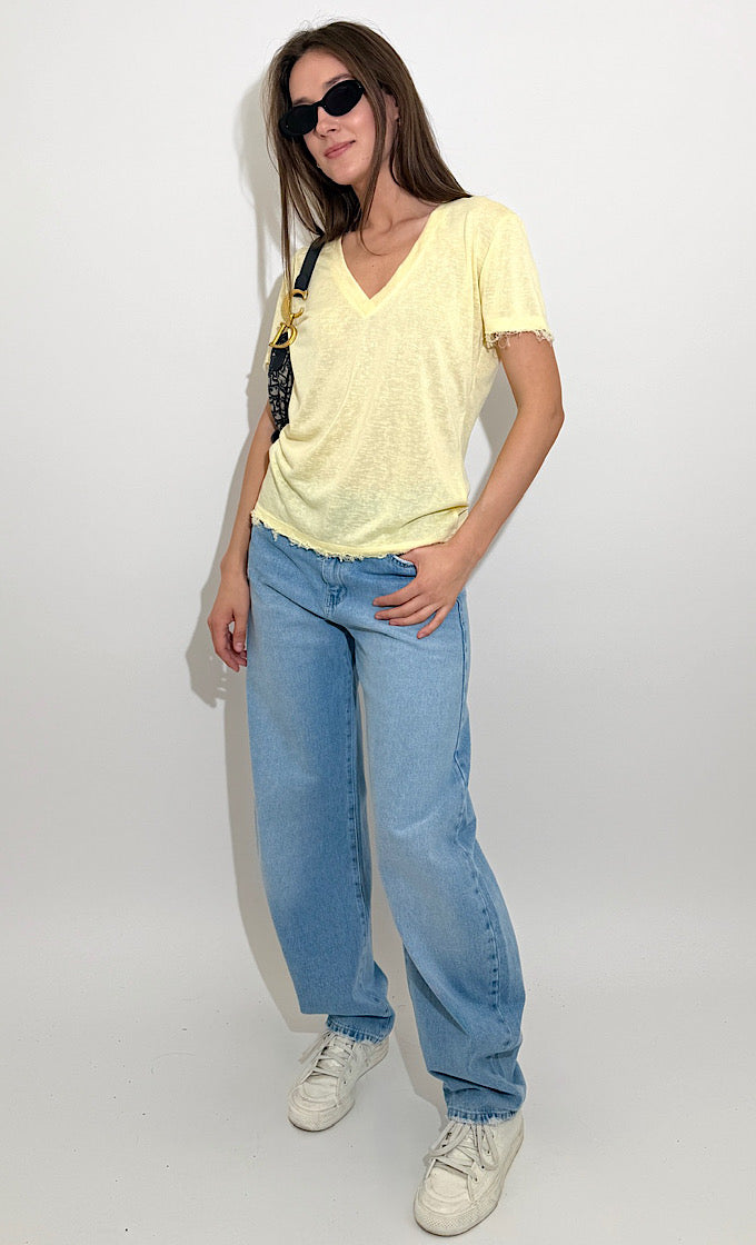 חולצת בלייק מפתח וי צהובה