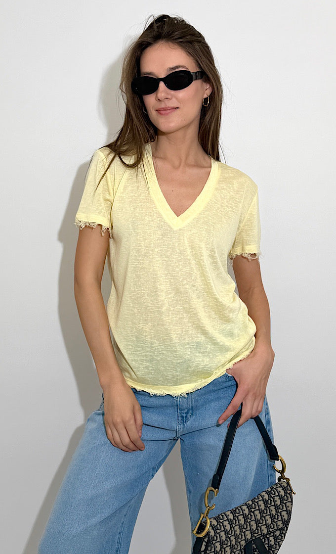 חולצת בלייק מפתח וי צהובה