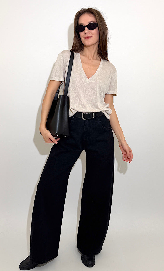 חולצת קולין מפתח וי אוף וויט