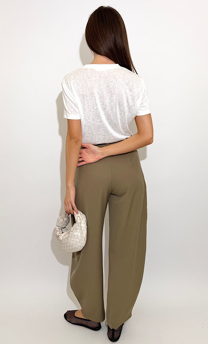 חולצת קולין מפתח וי לבנה