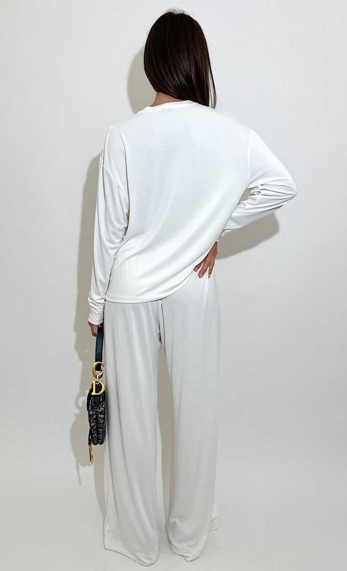 חליפת נונה לבנה