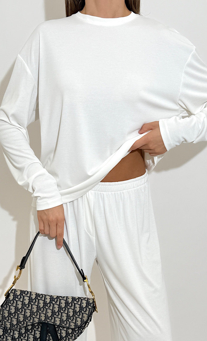 חליפת נונה לבנה