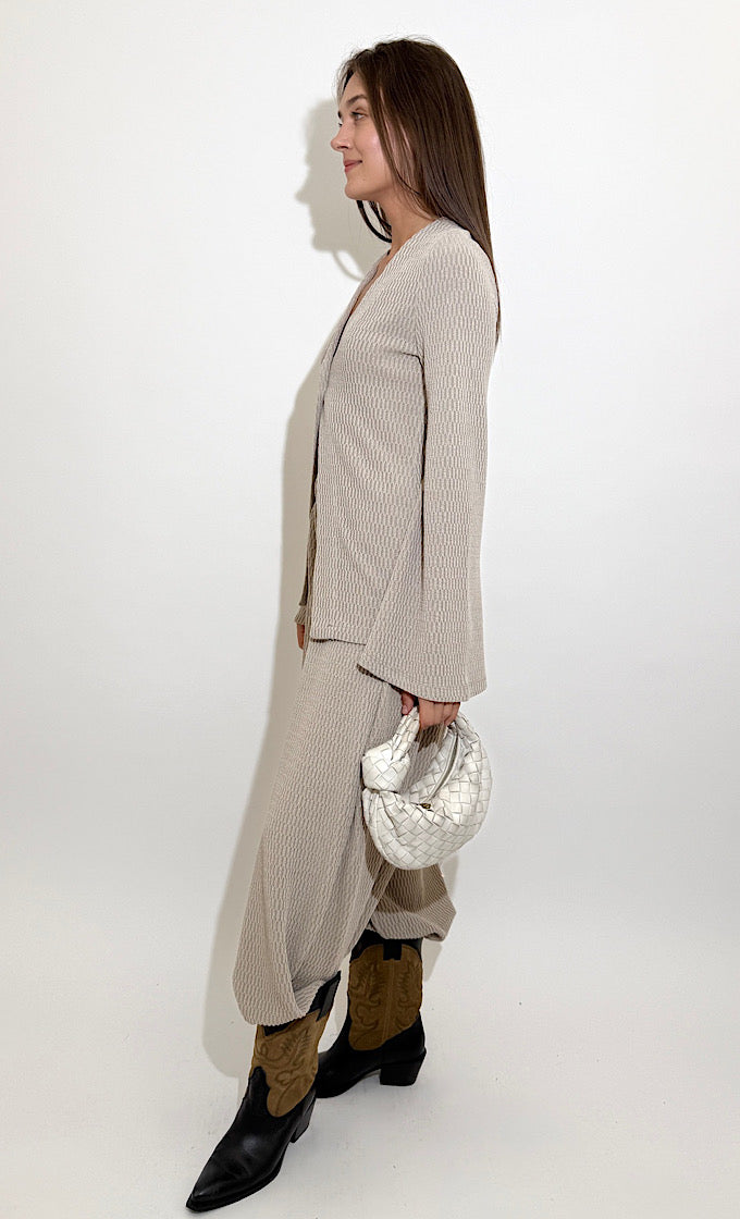 חליפת דמיאן אוף וויט