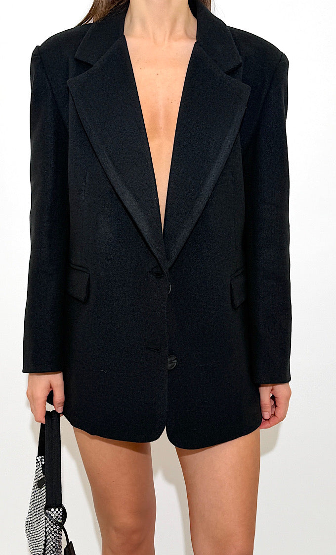 חליפת קורה שחורה