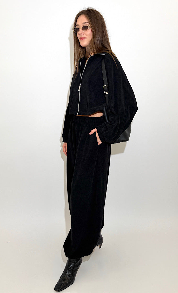 חליפת רזי שחורה