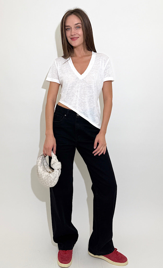 NINA WHITE V-NECK T-SHIRT