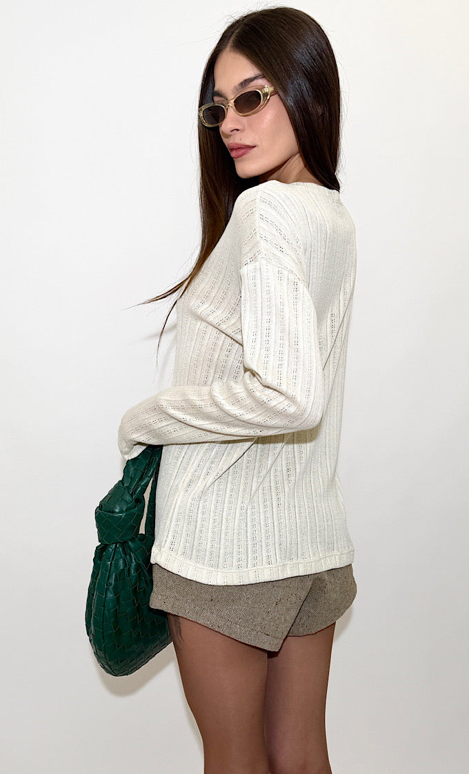 חולצת אודל מפתח עגול אוף וויט