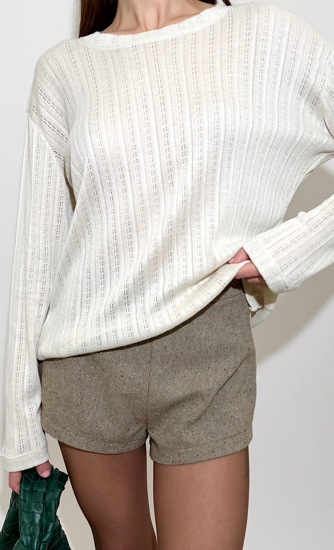 חולצת אודל מפתח עגול אוף וויט