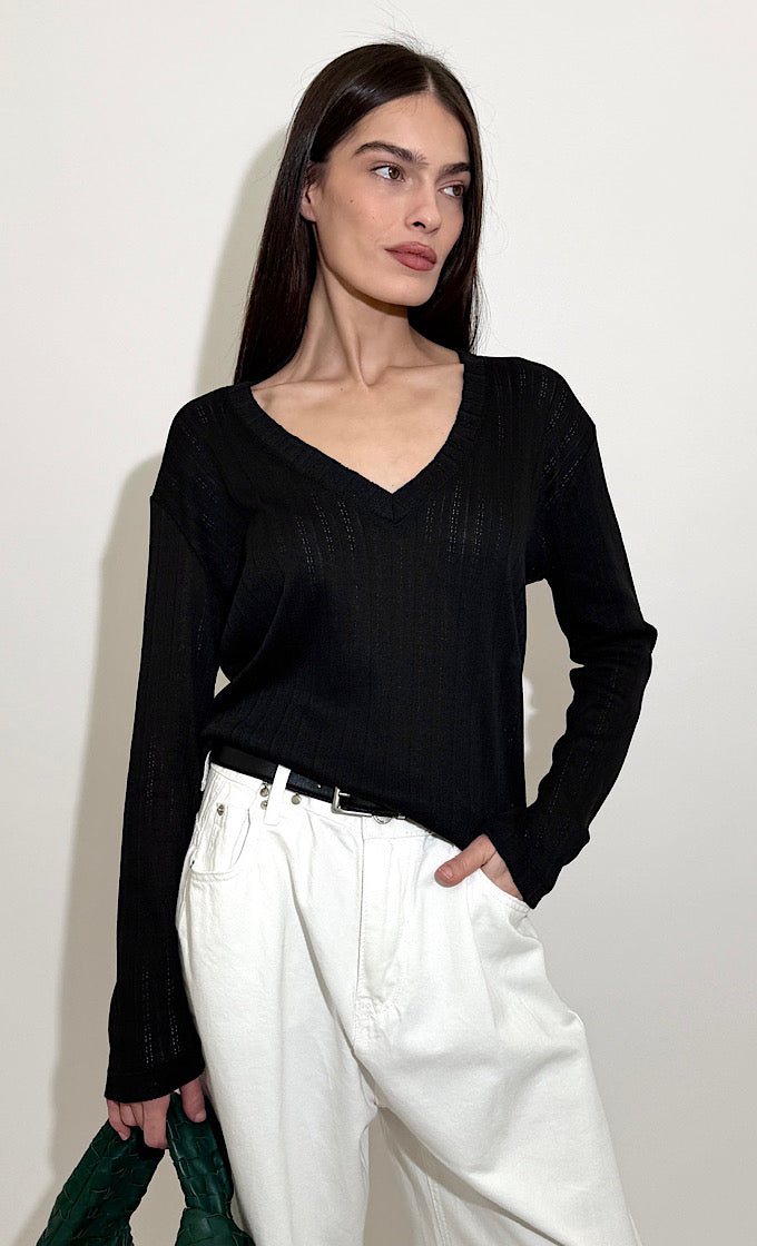 ODELL V-NECK BLACK SHIRT