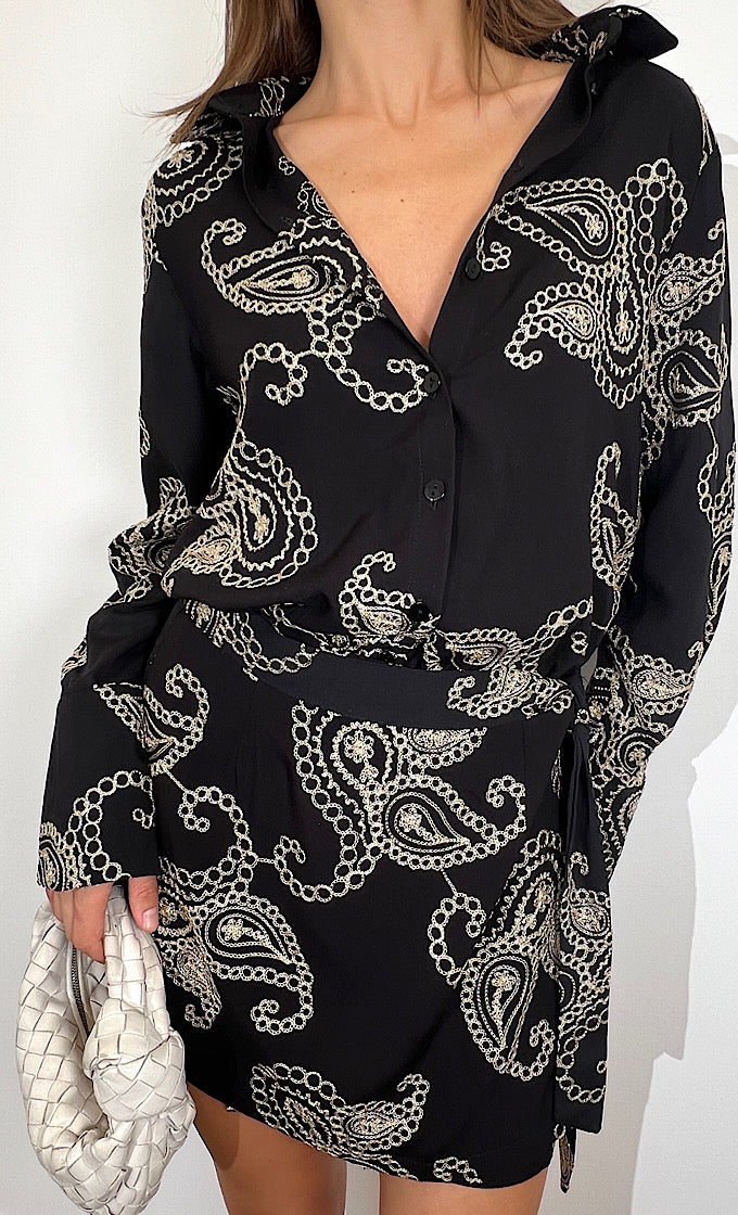 MONI BLACK SUIT