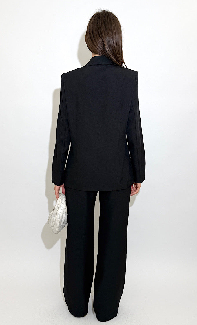 חליפת ברייס שחורה