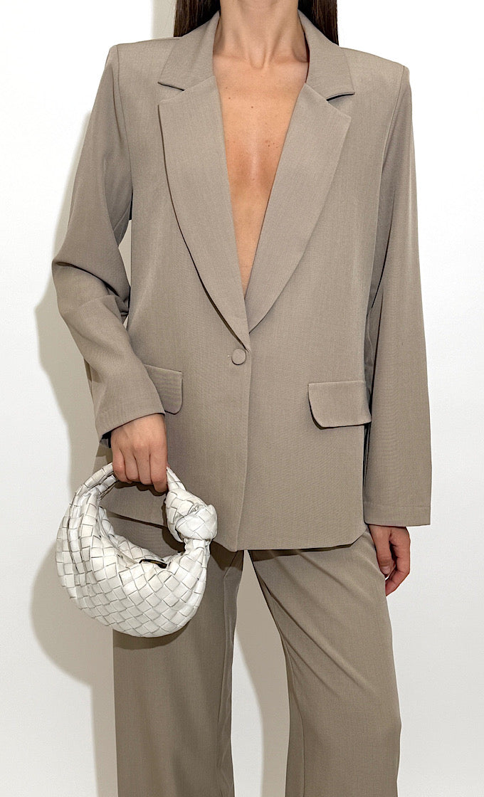 חליפת ברייס אוף וויט