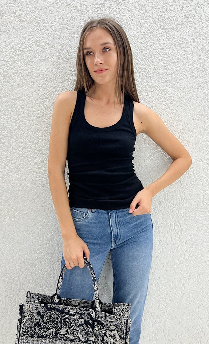 גופיית מייק שחורה