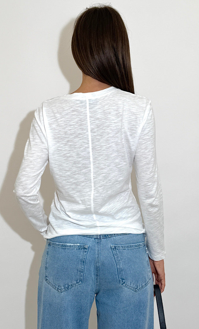 חולצת קורי מפתח עגול לבנה