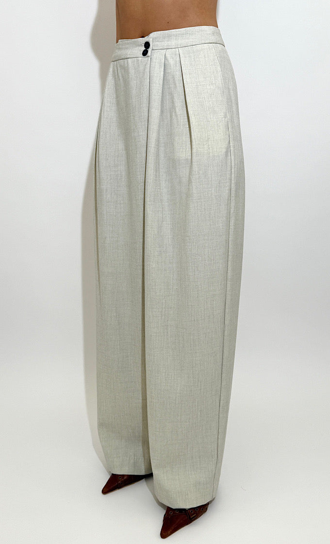 חליפת מלינה אוף וויט